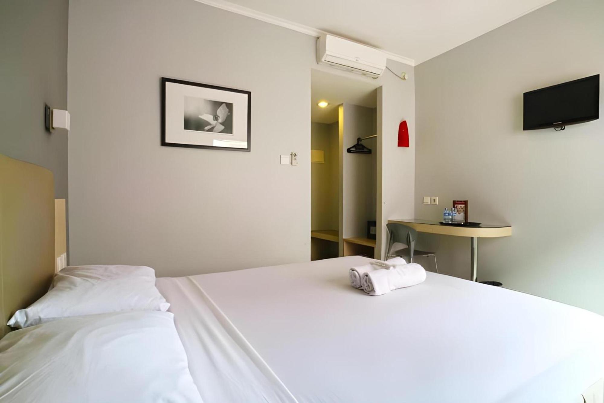 Collection O Hotel Antara Jakarta Exterior photo