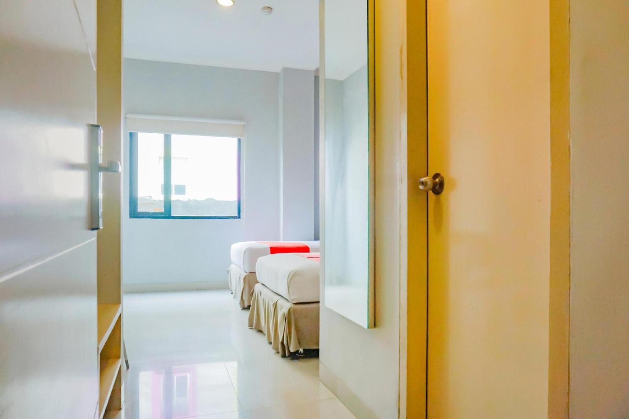 Collection O Hotel Antara Jakarta Exterior photo